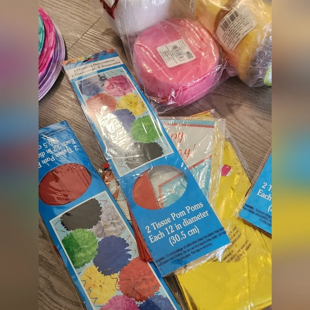 Random Colorful Tissue Pom Poms for Parties And Birthday Supplies New